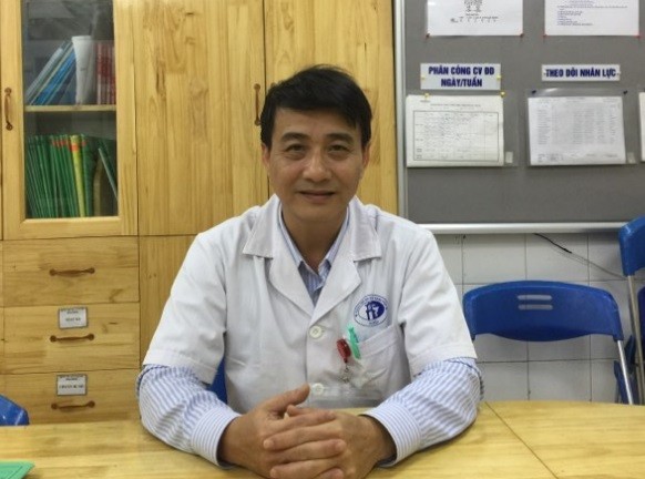 Chơi ở cửa nhà, bé 3 tuổi bị chó pitbull giật đứt xích cắn nát đùi ảnh 1