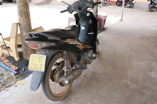 Đối tượng vứt bỏ thi thể mẹ nuôi ra bãi rác bị tạm giữ để điều tra ảnh 1