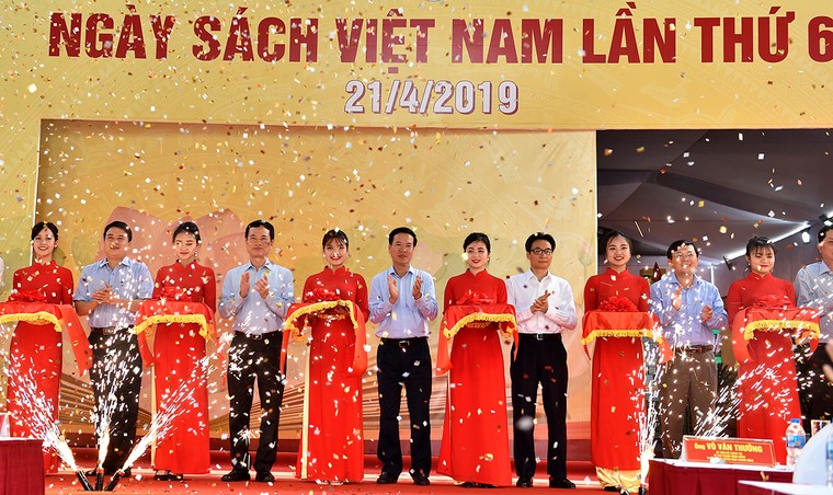 ‘Dẫu có bạc vàng trăm vạn lạng - Chẳng bằng kinh sử một vài pho’ ảnh 1