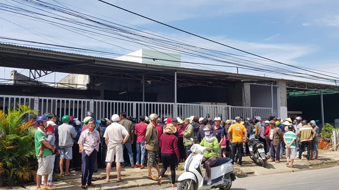 Trăm người vây kín hiện trường vụ án mạng rúng động, chồng giết vợ đốt xác phi tang ảnh 1