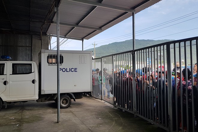 Trăm người vây kín hiện trường vụ án mạng rúng động, chồng giết vợ đốt xác phi tang ảnh 5