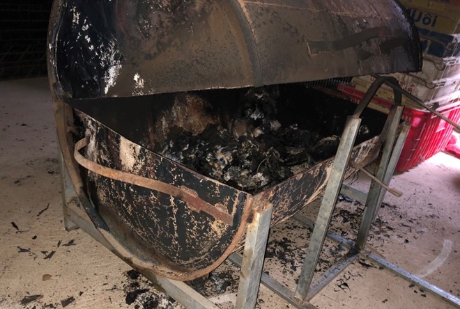 Trăm người vây kín hiện trường vụ án mạng rúng động, chồng giết vợ đốt xác phi tang ảnh 7