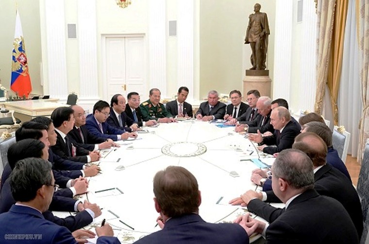 Thủ tướng Nguyễn Xuân Phúc hội kiến Tổng thống Nga Putin ảnh 1