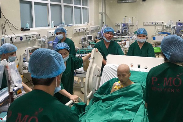 Hành trình ngủ ngồi, ôm chậu chờ sinh của bà mẹ trẻ mắc ung thư giai đoạn cuối ảnh 2