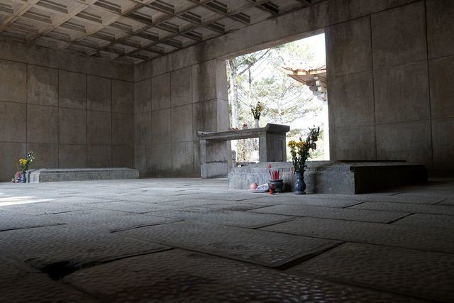 Khám phá lăng mộ bằng đá xanh của phụ thân Nam Phương hoàng hậu ảnh 10