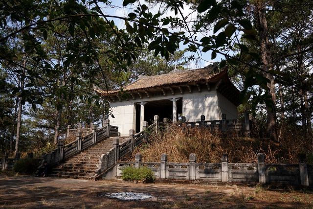 Khám phá lăng mộ bằng đá xanh của phụ thân Nam Phương hoàng hậu ảnh 4