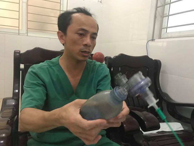 Lời kể của bác sỹ về 7 phút 'sinh tử' cứu cháu bé hóc thạch từ cõi chết trở về ảnh 2