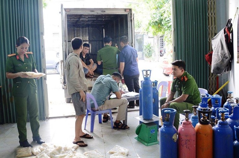Phát hiện kho 'bóng cười' lớn nhất từ trước tới nay ở Đà Nẵng ảnh 1
