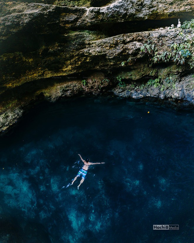 Người Việt du lịch 'bụi' ở Bali: Đắm chìm trong hồ nước xanh ngọc bích Temeling Forest ảnh 1
