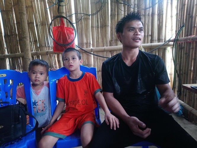 Giải cứu người đàn ông bám ngọn cây giữa dòng lũ dữ ở Thanh Hóa ảnh 1