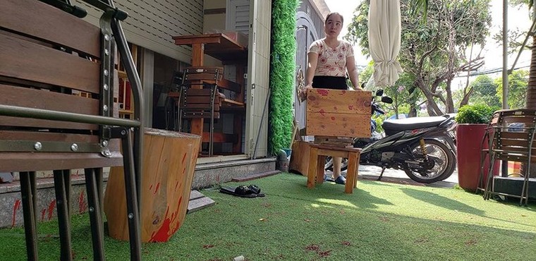 Truy xét nhóm tạt sơn, mắm tôm 'khủng bố' nhà dân quận 7 ảnh 1