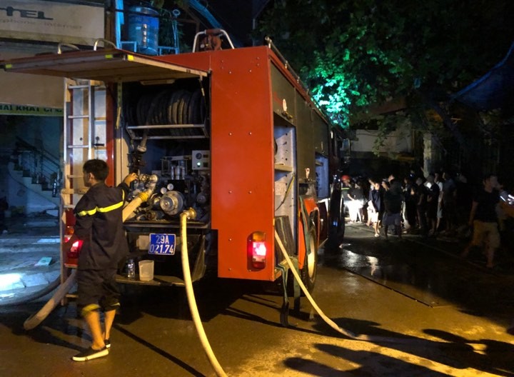 Toàn cảnh hiện trường vụ cháy tại Công ty bóng đèn phích nước Rạng Đông ảnh 3