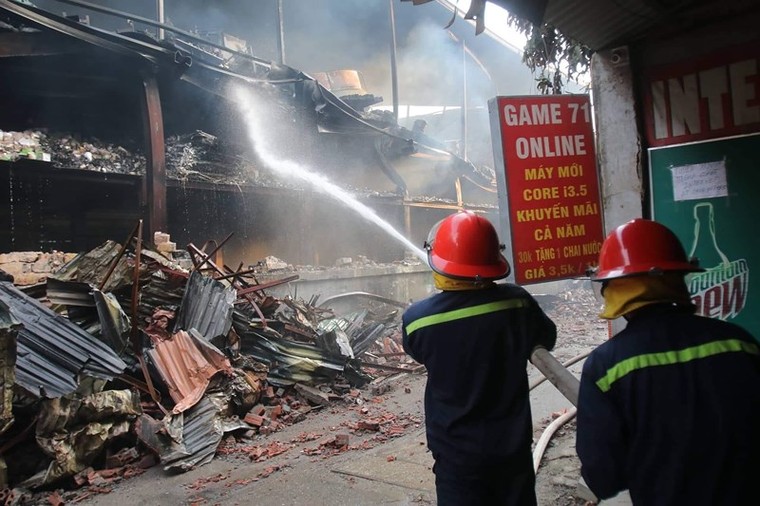 Hình ảnh mới nhất vụ cháy Nhà máy bóng đèn, phích nước Rạng Đông ảnh 8