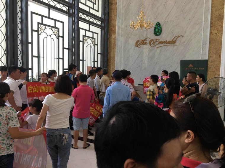 Dự án The Emerald Mỹ Đình: cư dân bức xúc căng băng rôn đòi quyền lợi ảnh 1