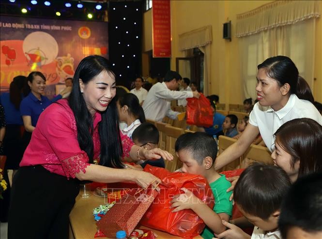 Tạo điều kiện cho thiếu nhi đón Tết Trung thu vui tươi và ý nghĩa ảnh 1