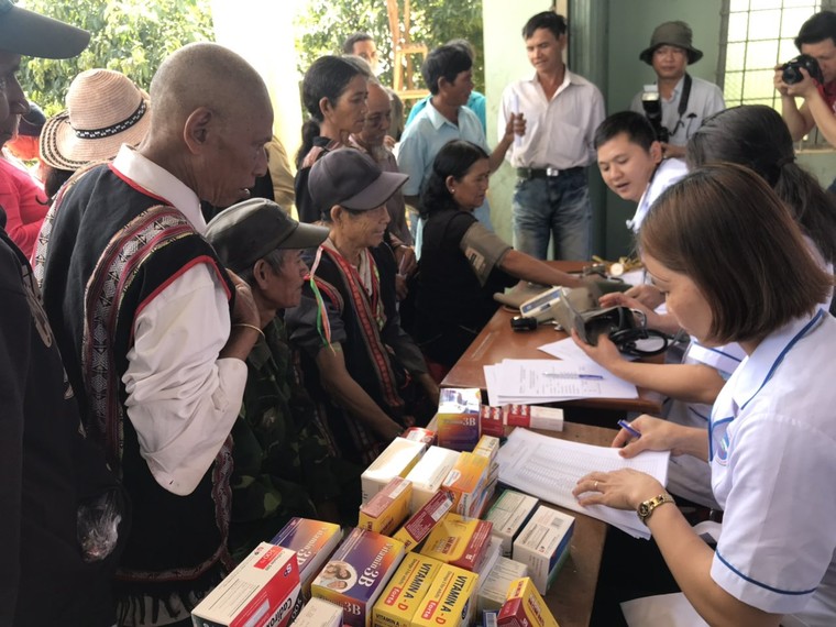 Người dân Mang Yang hân hoan đón nguồn nước sạch về bản làng ảnh 5