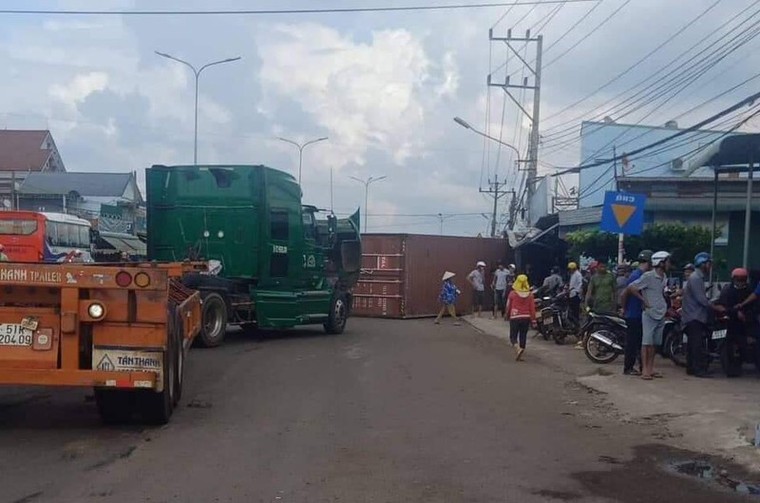 Tin tiếp vụ thùng xe container rơi đè chết người tại Bình Phước ảnh 1