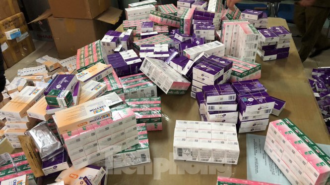 Tạm giữ lô thuốc tân dược không rõ nguồn gốc trị giá gần 2 tỷ đồng ảnh 1