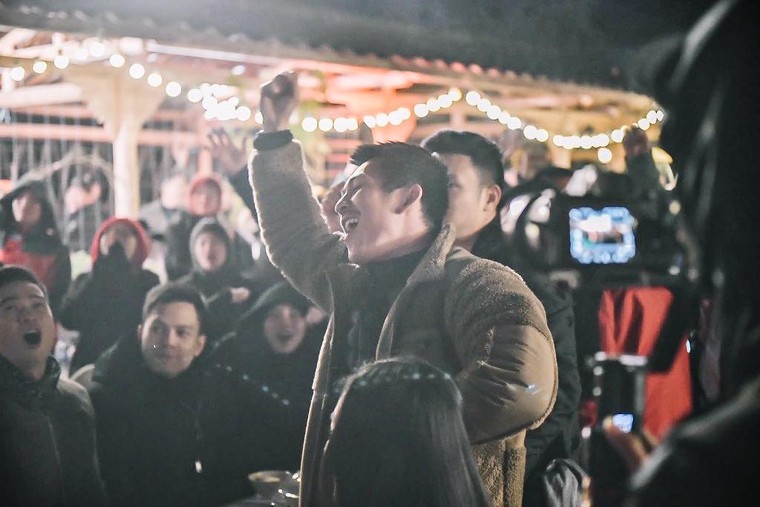 Lạc giọng vì cổ vũ bóng đá ở nơi đặc biệt nhất Việt Nam ảnh 3