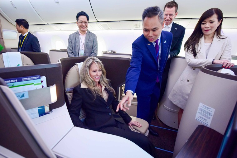 Cận cảnh Boeing 787-9 Dreamliner 'Ha Long Bay'- máy bay thân rộng đầu tiên của một hãng hàng không tư nhân Việt Nam ​ ảnh 6