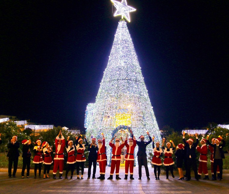 'Mục sở thị' không khí Giáng sinh đặc biệt tại chuỗi resort 5 sao từ Bắc vào Nam ảnh 1