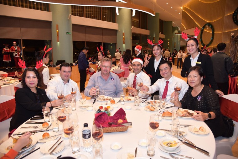 'Mục sở thị' không khí Giáng sinh đặc biệt tại chuỗi resort 5 sao từ Bắc vào Nam ảnh 5