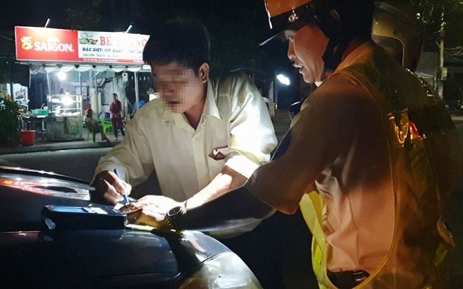 Dân mừng vì người nhậu 'hết đường quậy' ảnh 1