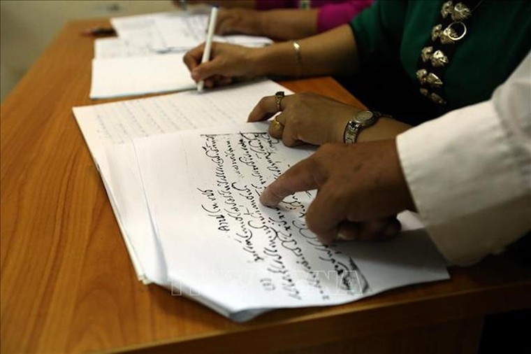 Bảo tồn tiếng nói, chữ viết để giữ gìn bản sắc dân tộc ảnh 1