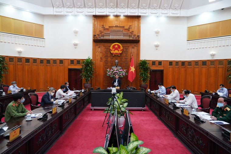 Thủ tướng: Tạm dừng mọi hoạt động hội họp, tập trung trên 20 người ảnh 1