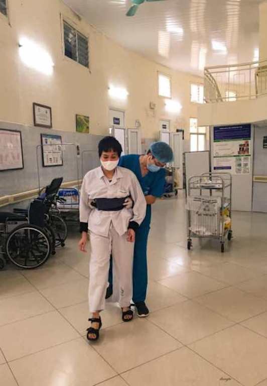 Bệnh nhân nguy kịch đầu tiên vào BV Bạch Mai sau cách ly được cứu sống ngoạn mục ảnh 3