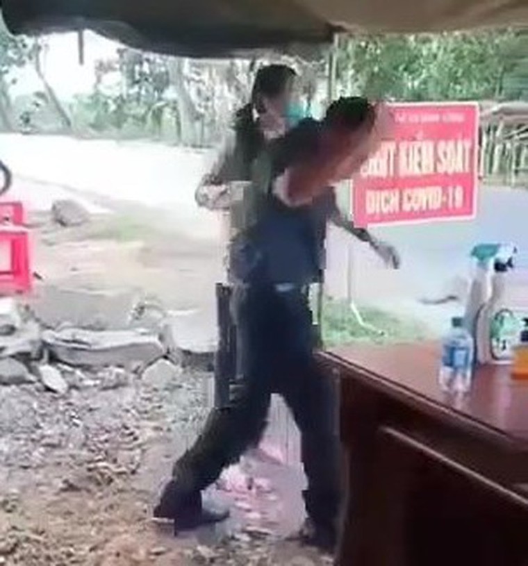 Phó chủ tịch HĐND văng tục, phản ứng chốt kiểm dịch COVID-19 ảnh 2