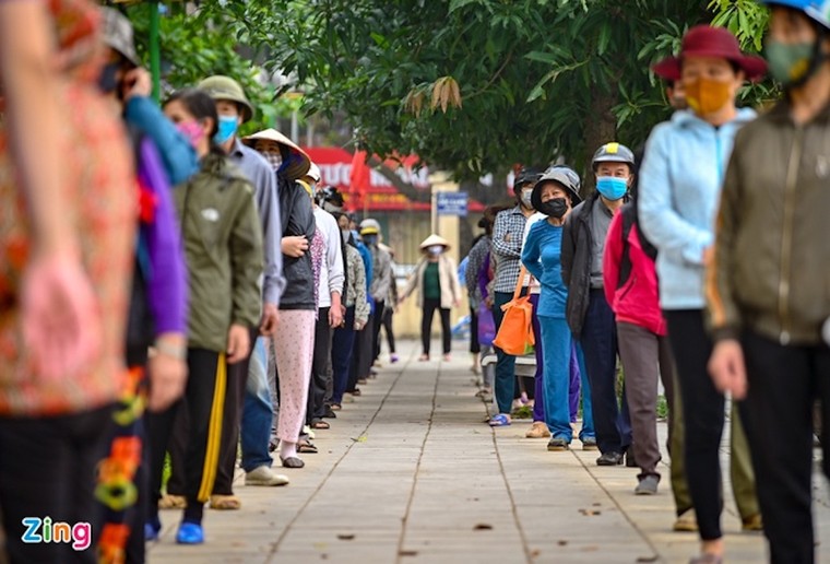 Người nghỉ việc do Covid-19 ngồi nhà bấm nút, nhận tiền hỗ trợ ảnh 1