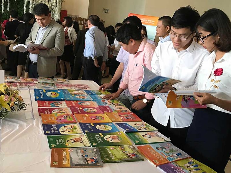 GS.TS Nguyễn Minh Thuyết: Việc Bộ GD&ĐT tổ chức biên soạn thêm một bộ SGK là không cần thiết ảnh 1