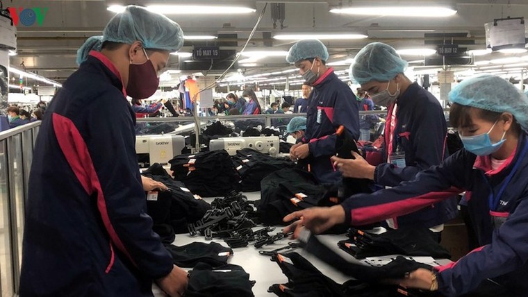 Không chủ quan với dịch Covid-19, tăng đà phát triển kinh tế ảnh 1