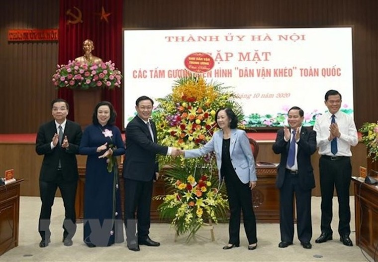 Thành ủy Hà Nội gặp mặt 203 tấm gương điển hình Dân vận khéo toàn quốc ảnh 1
