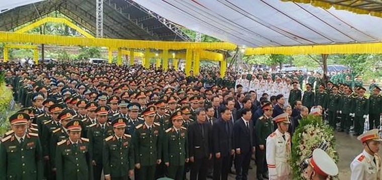 Xúc động lễ viếng 13 liệt sĩ hy sinh khi làm nhiệm vụ tại thuỷ điện Rào Trăng 3 ảnh 1