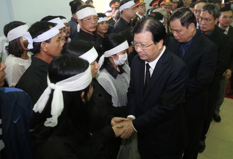 Xúc động lễ viếng 13 liệt sĩ hy sinh khi làm nhiệm vụ tại thuỷ điện Rào Trăng 3 ảnh 3