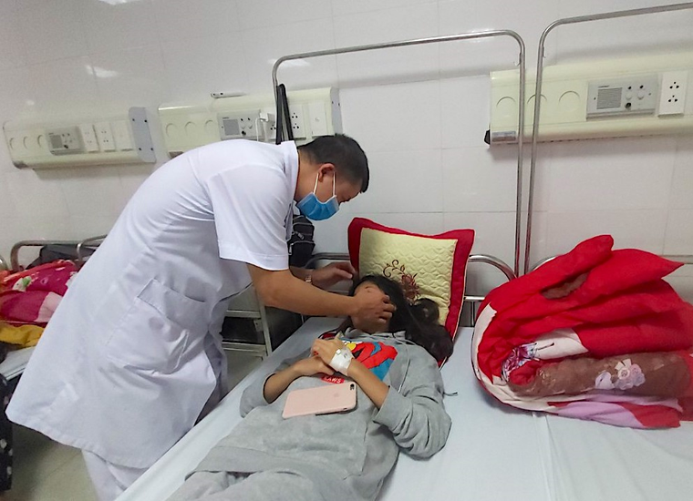 Vụ nữ sinh lớp 8 bị đánh hội đồng ở Thanh Hoá: Bộ GD&ĐT lên tiếng ảnh 1