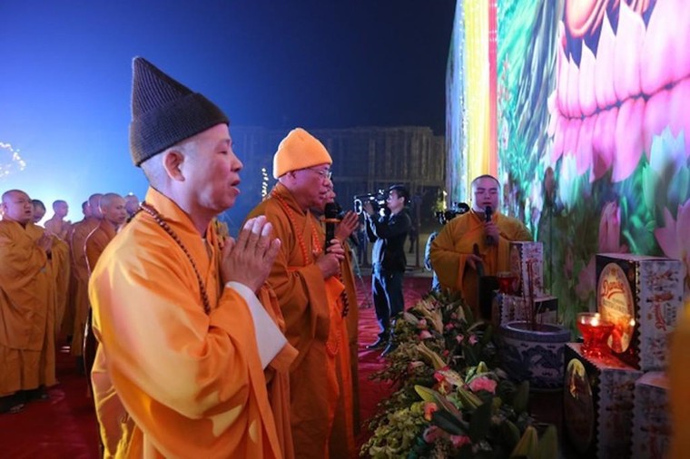 Thiêng liêng lễ cầu quốc thái dân an mừng ngày Phật thành đạo ảnh 2