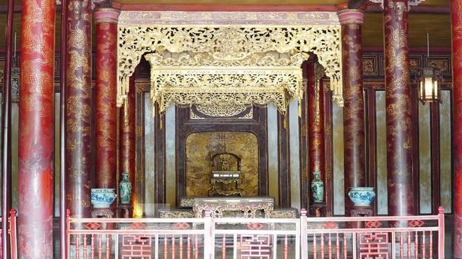 Trùng tu nguyên trạng ngôi điện ‘đặc biệt’ nhất xứ Huế ảnh 3