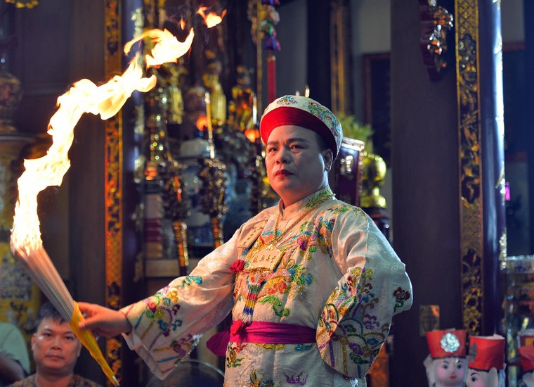 Nghệ nhân Hoàng Tiến Hưng: Đồng bóng mọc như nấm sau mưa ảnh 4