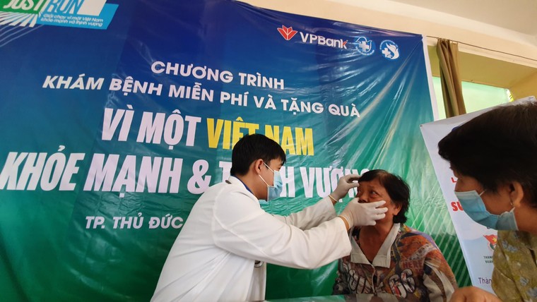 2000 người chứng kiến màn ra mắt Phòng khám container miễn phí ảnh 2