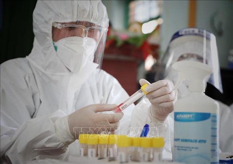 Thủ tướng Phạm Minh Chính gửi thư khen những 'chiến sĩ áo trắng' ở tuyến đầu chống dịch ảnh 1