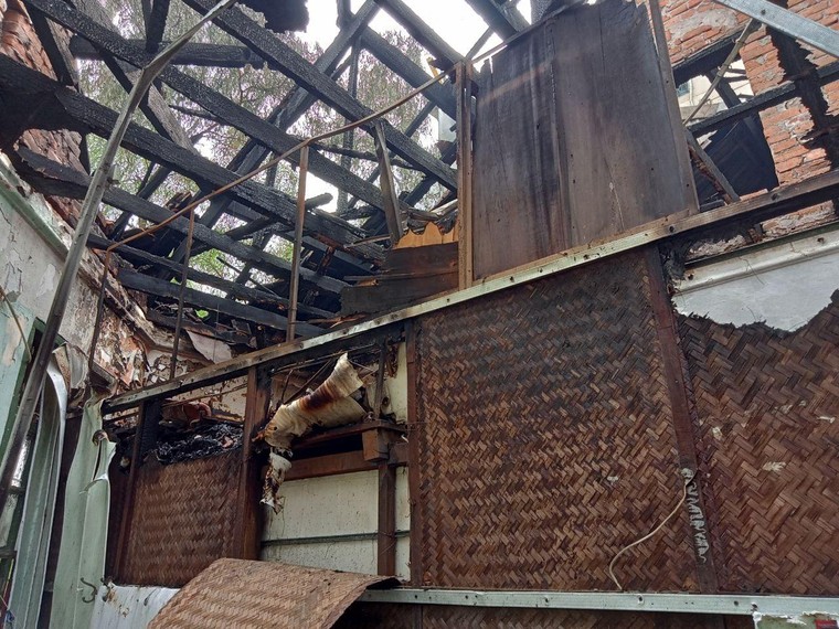 Vụ cháy ở 38 Tôn Đức Thắng: Chính quyền yêu cầu người dân di dời, tự tháo dỡ nơi ở ảnh 1