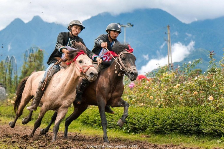 Đầu tháng 4 đến đỉnh thiêng Fansipan thực hành tín ngưỡng thờ Mẫu ảnh 3