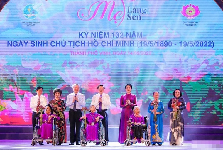 Chương trình nghệ thuật 'Người mẹ Làng Sen': Lời tri ân với thân mẫu của Chủ tịch Hồ Chí Minh ảnh 2