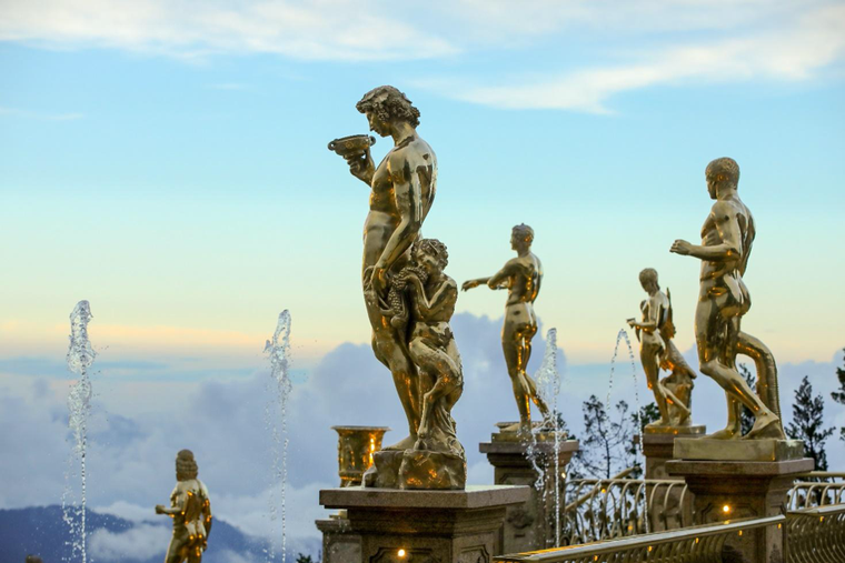 5 tác phẩm điêu khắc đặc biệt nhất tại Thác Thần Mặt Trời ở Bà Nà Hills ảnh 1