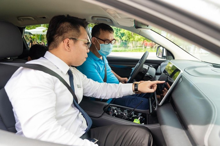 Trải nghiệm ô tô điện VinFast, lan tỏa lối sống xanh tại Vinhomes Grand Park ảnh 2