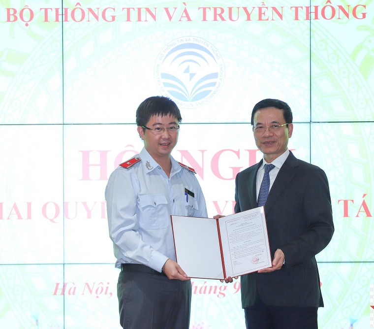 Bộ TT&TT điều động và bổ nhiệm cán bộ tại nhiều đơn vị ảnh 1