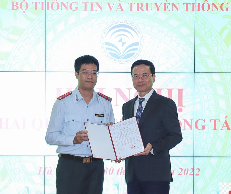 Bộ TT&TT điều động và bổ nhiệm cán bộ tại nhiều đơn vị ảnh 2